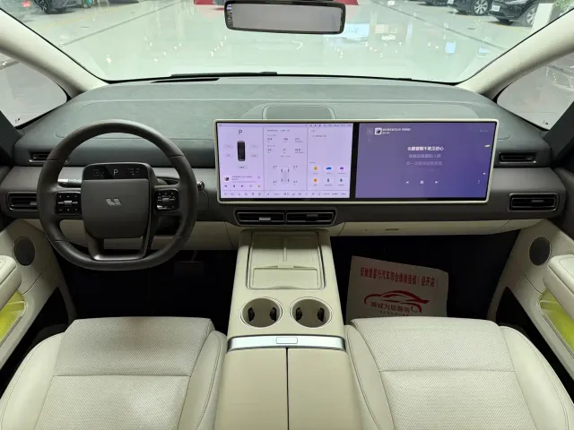 Li Auto MEGA — Фото автомобиля 11