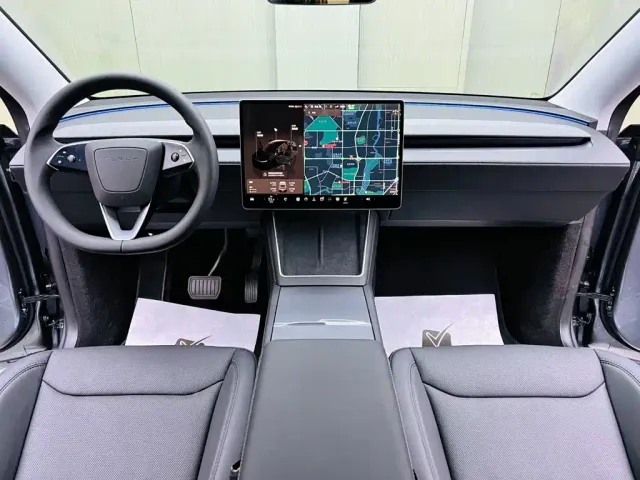 Tesla Model Y — Фото автомобиля 9