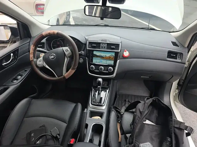 Nissan Tiida — Фото автомобиля 9