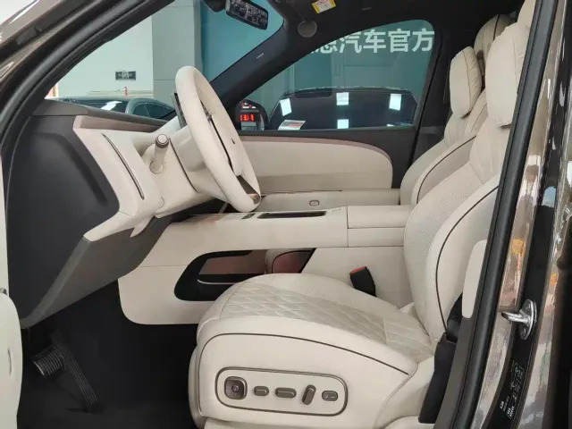 Li Auto L8 — Фото автомобиля 6