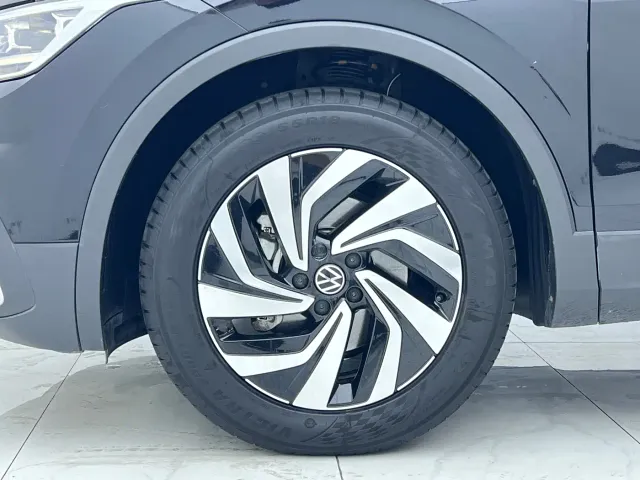 Volkswagen Tiguan L — Фото автомобиля 25