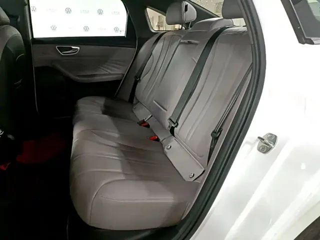 Roewe M7 DMH — Фото автомобиля 16