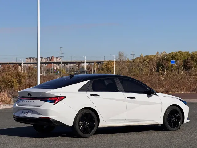 Hyundai Elantra — Фото автомобиля 4