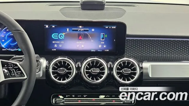 Mercedes-Benz EQB — Фото автомобиля 16