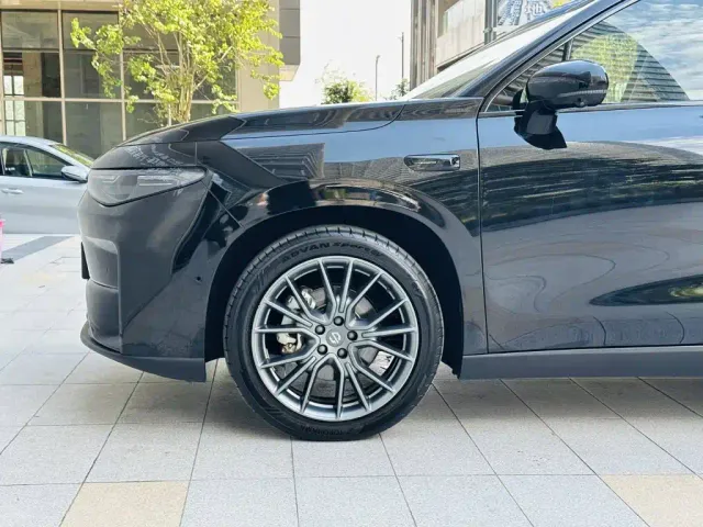 Leapmotor C10 — Фото автомобиля 20