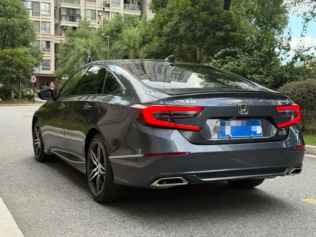 Honda Accord — Фото автомобиля 12