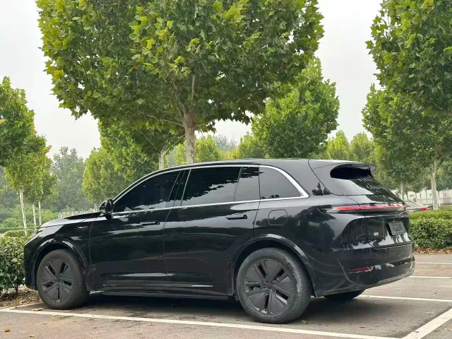 Li Auto L7 — Фото автомобиля 7