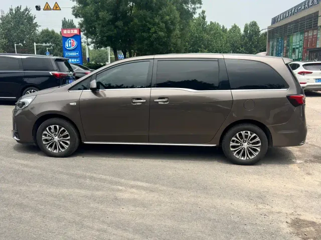Buick GL8 — Фото автомобиля 6