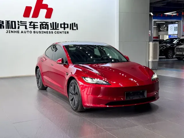 Tesla Model 3 — Фото автомобиля 3