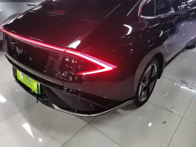 Wuling Starlight — Фото автомобиля 7