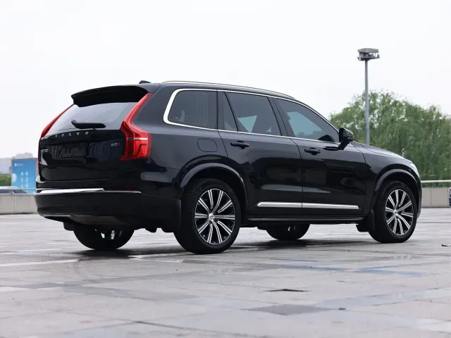 Volvo XC90 — Фото автомобиля 5