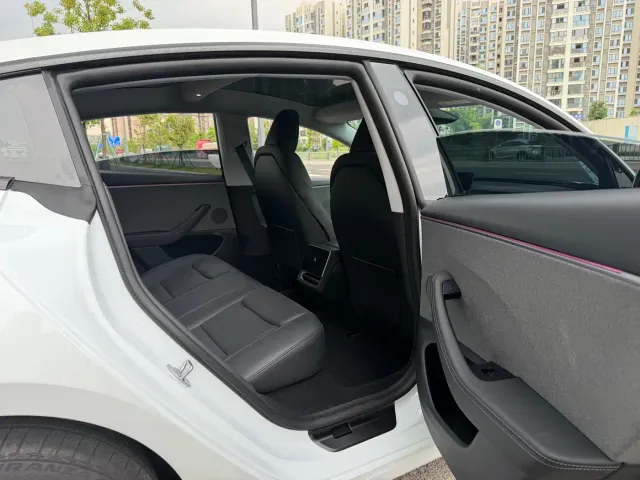 Tesla Model 3 — Фото автомобиля 15