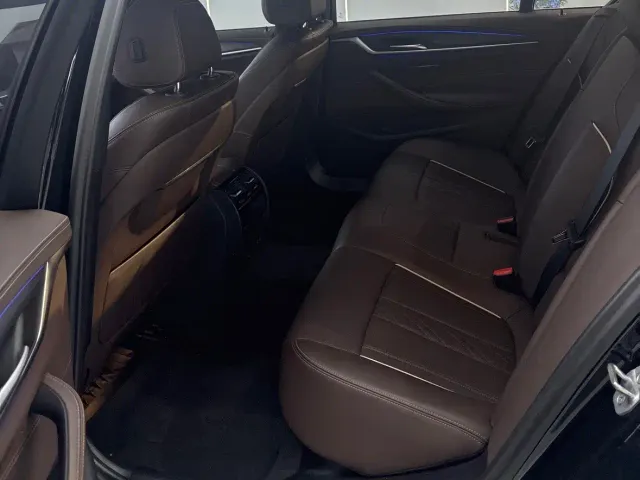BMW 5 Series — Фото автомобиля 11