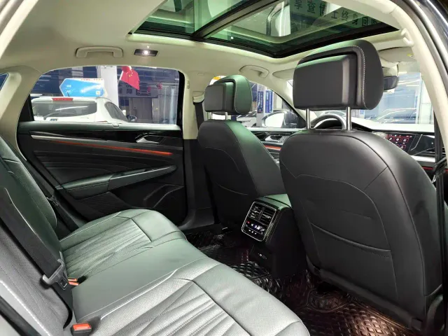 Volkswagen Passat — Фото автомобиля 11
