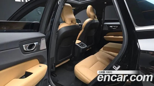 Volvo XC60 Generation 2 — Фото автомобиля 17