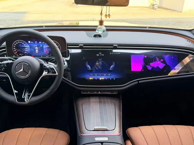 Mercedes-Benz E-Class — Фото автомобиля 4