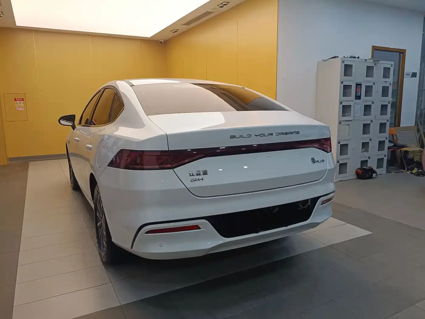 BYD Qin PLUS 2024 Glory Edition DM-i 55KM Leading — Фото автомобиля 25