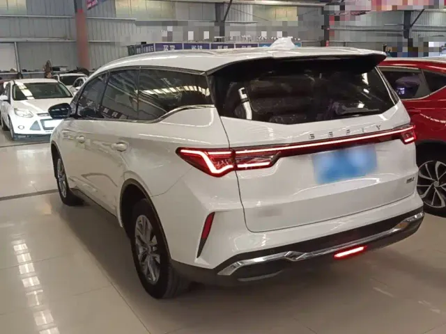 Geely Jiaji — Фото автомобиля 4