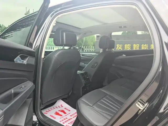Volkswagen Passat — Фото автомобиля 7