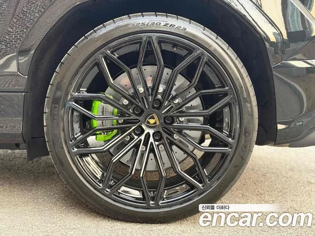 Lamborghini Urus — Фото автомобиля 6