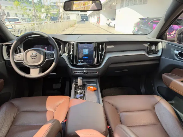 Volvo XC60 — Фото автомобиля 8