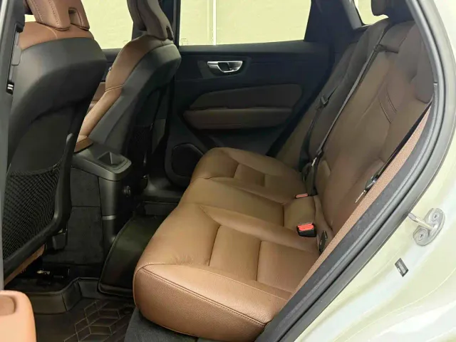 Volvo XC60 — Фото автомобиля 19