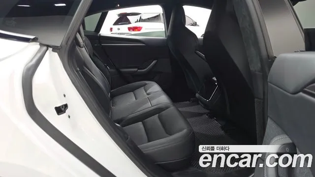 Tesla Model S — Фото автомобиля 11