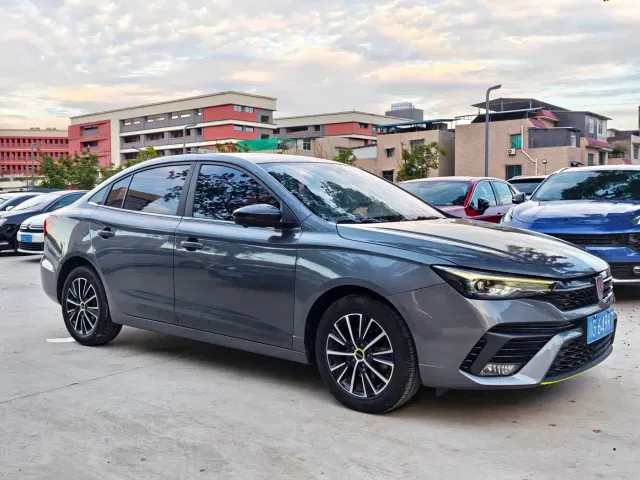 Roewe i5 — Фото автомобиля 3