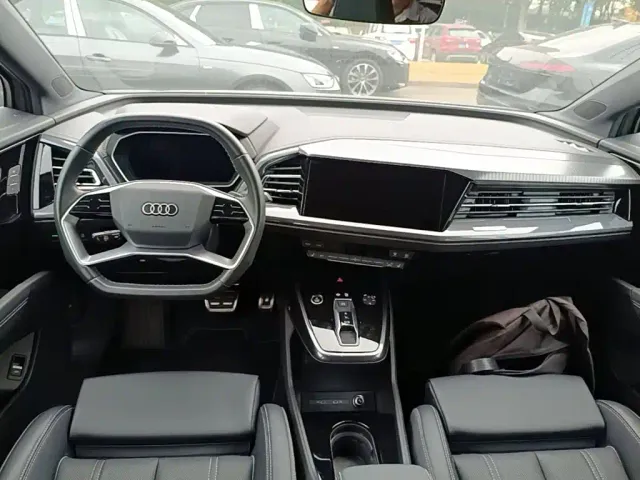 Audi Q4 e-tron — Фото автомобиля 9