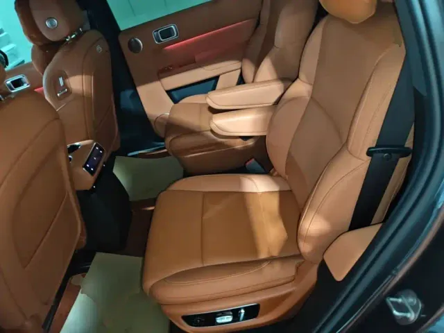 Li Auto L8 — Фото автомобиля 16