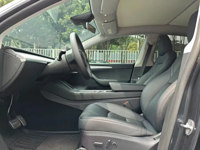 Tesla Model Y — Фото автомобиля 6