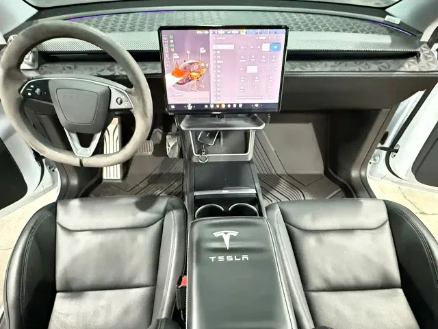 Tesla Model Y — Фото автомобиля 5