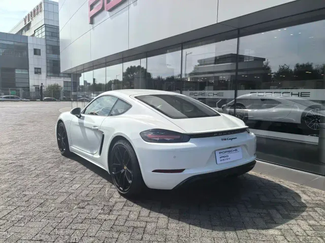 Porsche 718 — Фото автомобиля 9