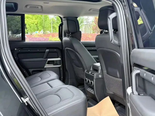 Land Rover Defender — Фото автомобиля 16