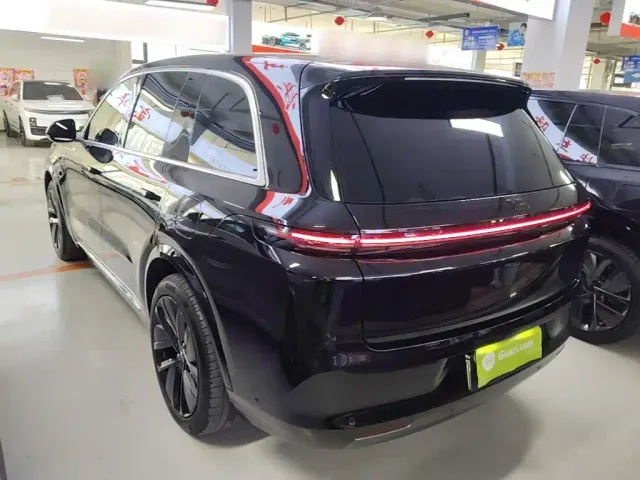 Li Auto L8 — Фото автомобиля 4