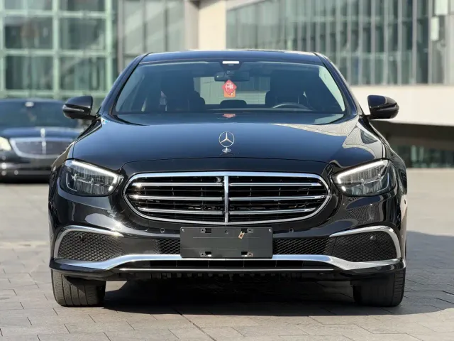 Mercedes-Benz E-Class — Фото автомобиля 2