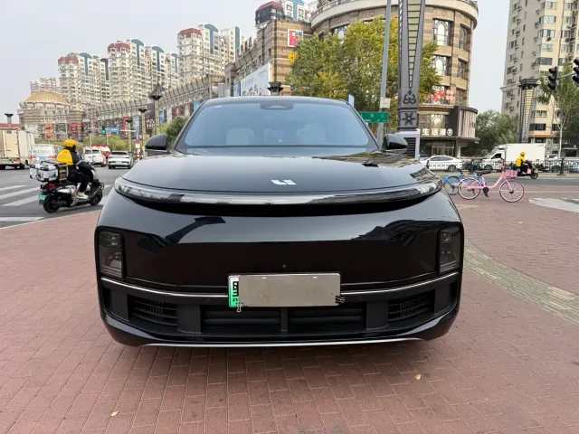 Li Auto L9 — Фото автомобиля 2