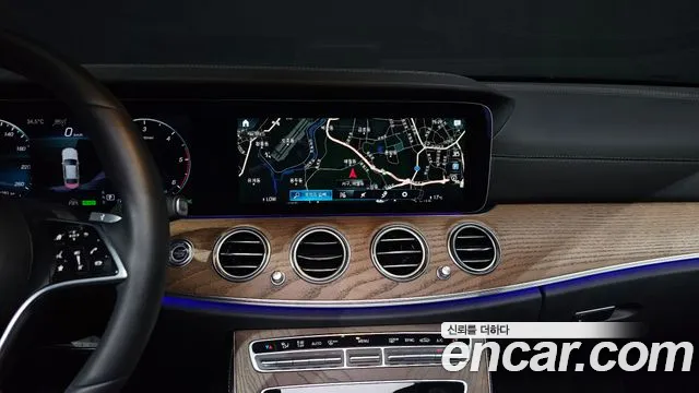 Mercedes-Benz E-Class — Фото автомобиля 10