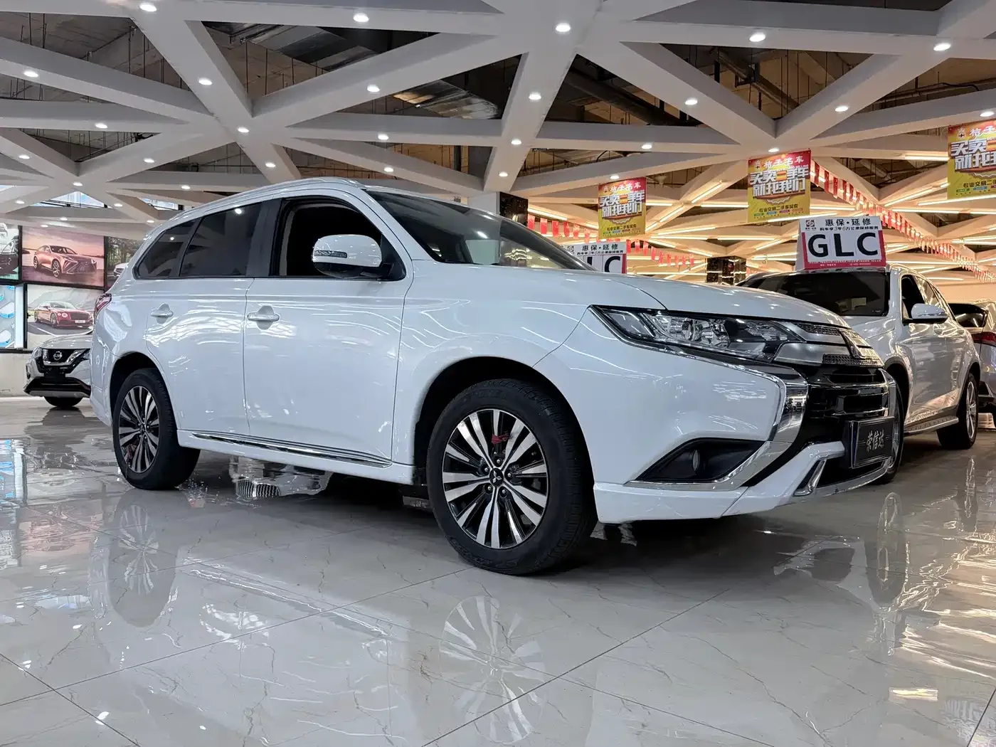Mitsubishi Outlander 2021 2.0L 2WD Enjoyment Edition 7-Seater — Фото автомобиля 3