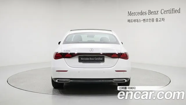Mercedes-Benz E-Class — Фото автомобиля 4