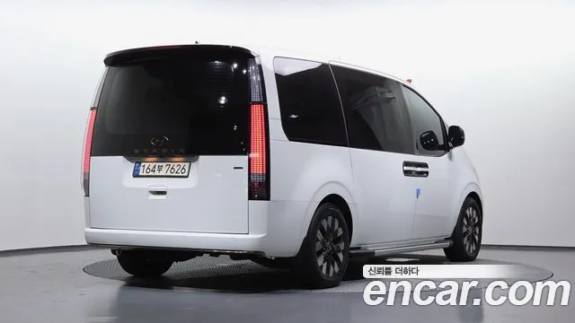 Hyundai Staria Staria 4WD Lounge 9 мест — Фото автомобиля 2