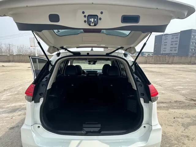 Nissan X-Trail — Фото автомобиля 14