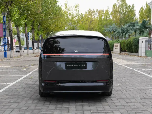 Li Auto MEGA — Фото автомобиля 6