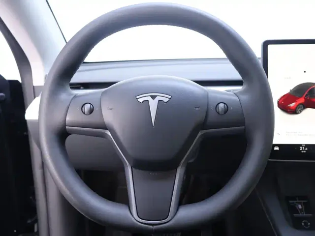 Tesla Model Y — Фото автомобиля 16