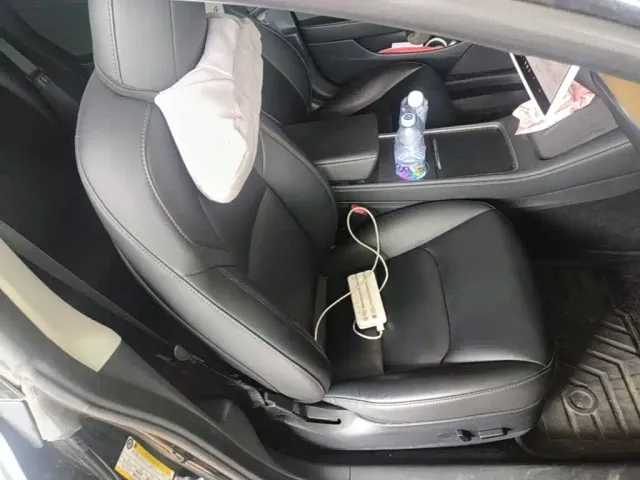 Tesla Model 3 — Фото автомобиля 19