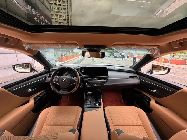 Lexus ES — Фото автомобиля 5