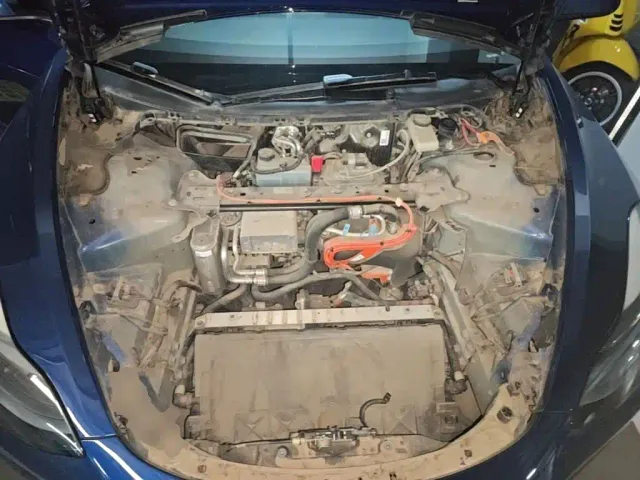 Tesla Model 3 — Фото автомобиля 19