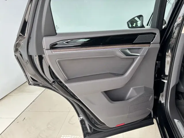 Volkswagen Touareg — Фото автомобиля 21