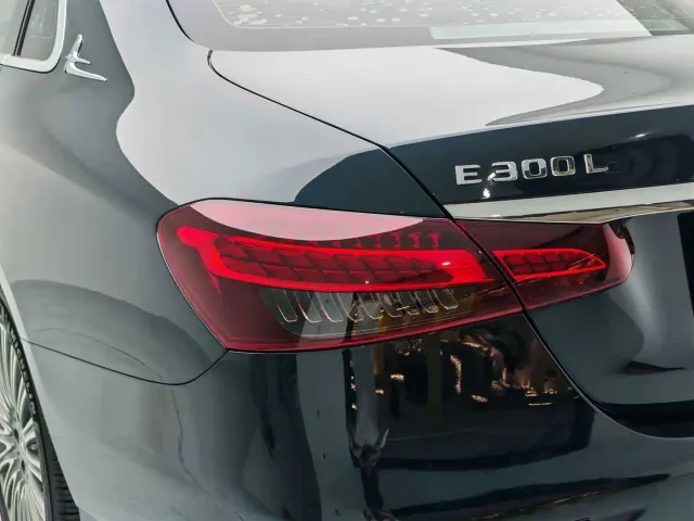 Mercedes-Benz E-Class — Фото автомобиля 13