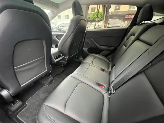 Tesla Model Y — Фото автомобиля 8